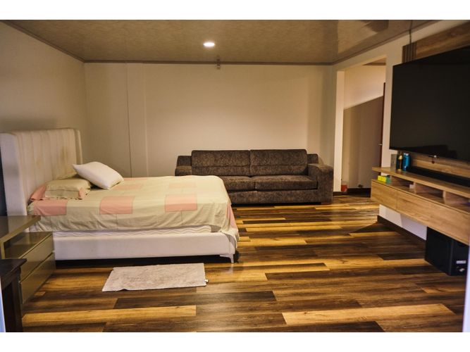 Casa de 7 alcobas en venta en Santa Elena, Cali, 300 m² · foto 9 de 24
