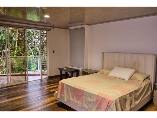 Casa de 7 alcobas en venta en Santa Elena, Cali, 300 m² · foto 13 de 24