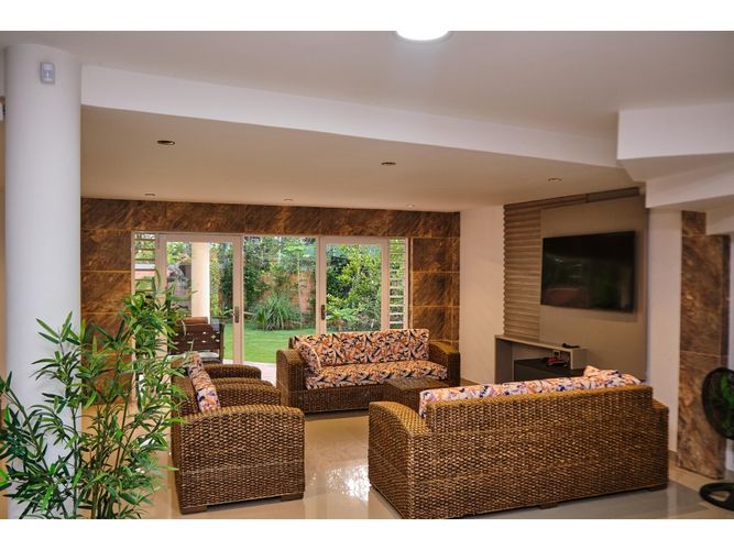 Casa de 7 alcobas en venta en Santa Elena, Cali, 300 m² · foto 23 de 24