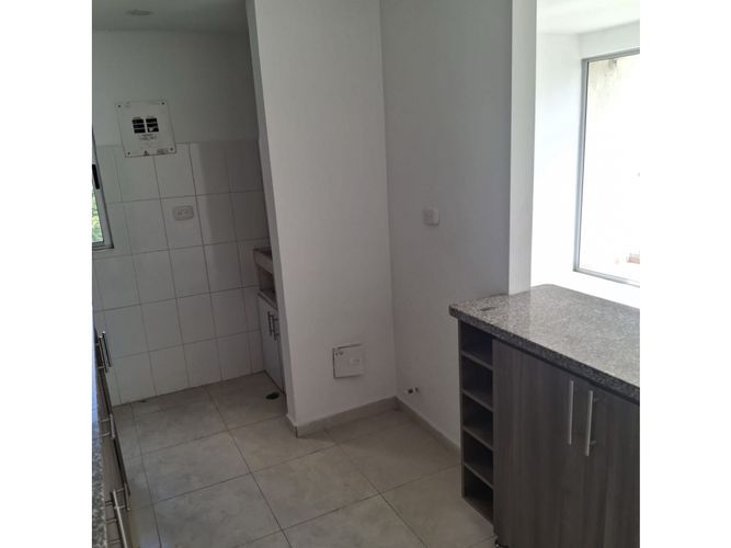 Apartamento de 3 alcobas en venta en Cr. Los Naranjos, Jamundí, 63 m² · foto 6 de 10