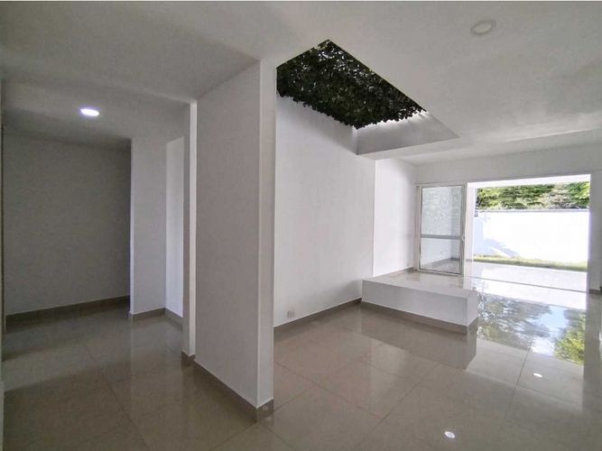 Casa de 4 alcobas en venta en El Castillo, Jamundí, 337 m² · foto 3 de 15