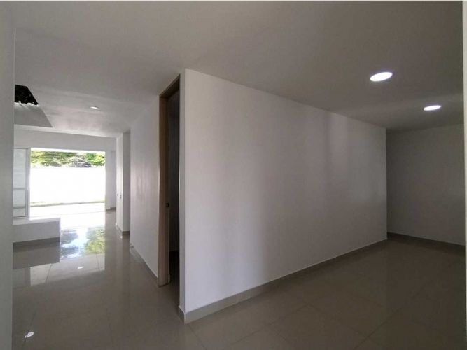 Casa de 4 alcobas en venta en El Castillo, Jamundí, 337 m² · foto 4 de 15