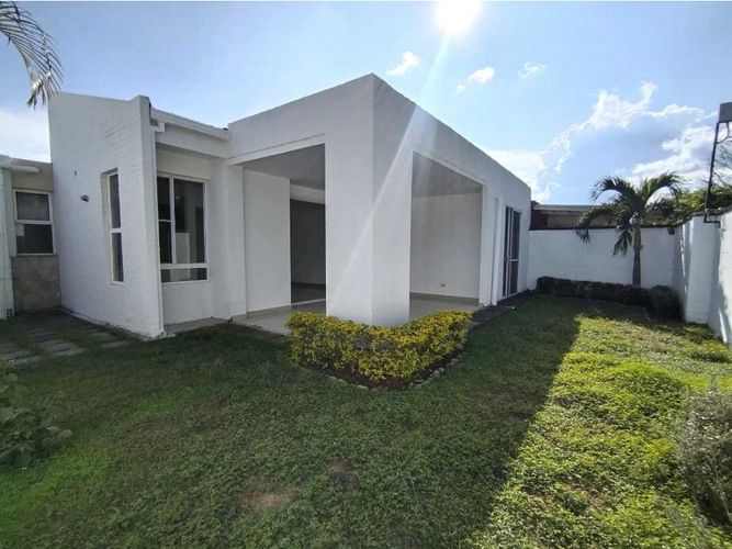 Casa de 4 alcobas en venta en El Castillo, Jamundí, 337 m² · foto 6 de 15