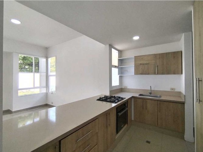 Casa de 4 alcobas en venta en El Castillo, Jamundí, 337 m² · foto 9 de 15