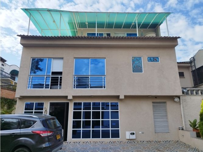 Casa de 5 alcobas en venta en La Hacienda, Cali, 313 m² · foto 1 de 18
