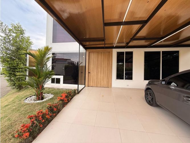Casa de 4 alcobas en venta en La Morada, Jamundí, 280 m² · foto 2 de 16
