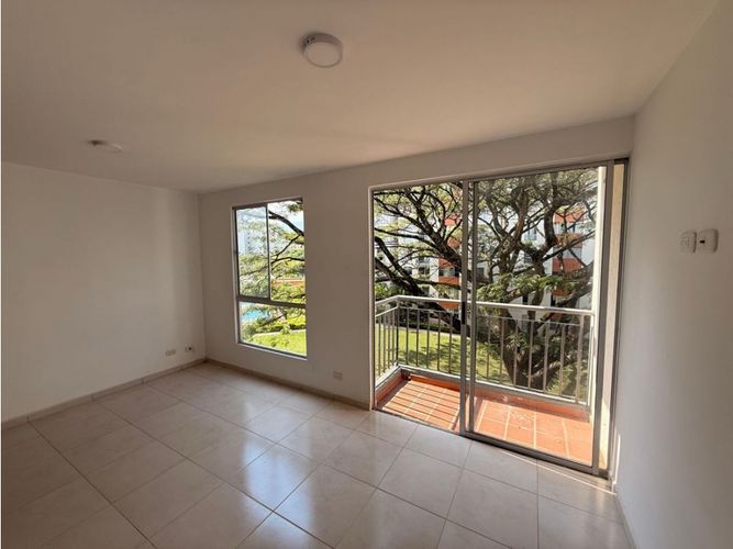 Apartamento de 3 alcobas en venta en Cr. Los Naranjos, Jamundí, 63 m² · foto 2 de 11