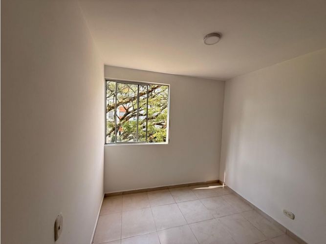 Apartamento de 3 alcobas en venta en Cr. Los Naranjos, Jamundí, 63 m² · foto 8 de 11
