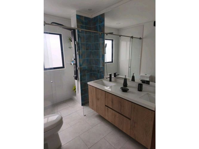 Casa de 4 alcobas en venta en Belchite, Rionegro, 240 m² · foto 2 de 18