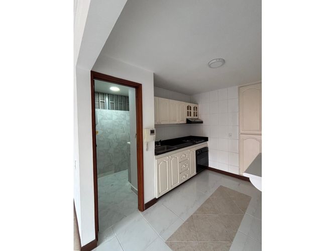 Apartamento de 2 alcobas en venta en Laureles, Medellín, 71 m² · foto 2 de 11