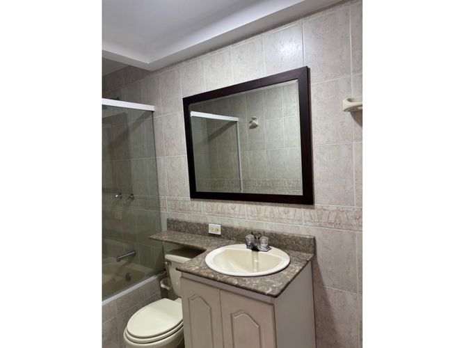 Apartamento de 2 alcobas en venta en Laureles, Medellín, 71 m² · foto 6 de 11