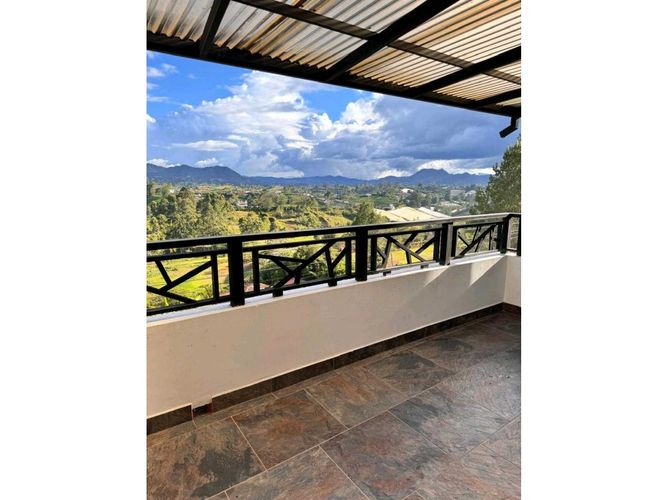 Apartamento de 3 alcobas en venta en El Centro, El Carmen de Viboral, 180 m² · foto 2 de 24