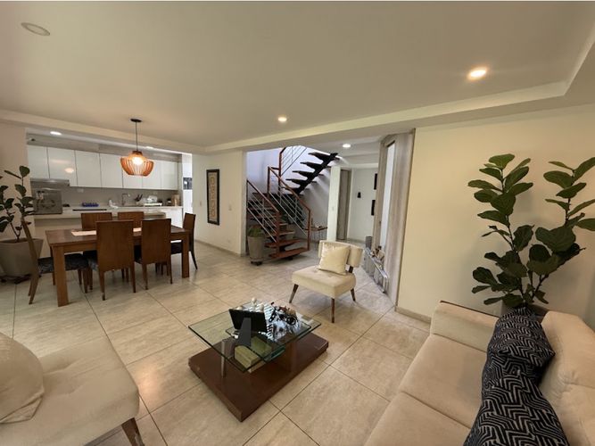 Casa de 3 alcobas en venta en Pance, Cali, 203 m² · foto 2 de 24