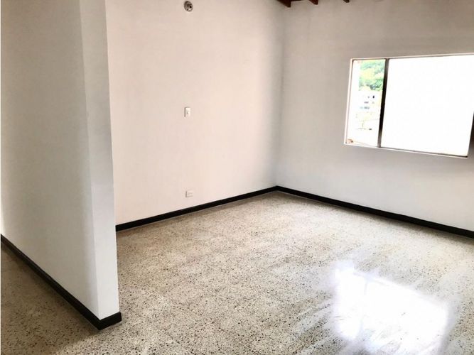 Apartamento de 4 alcobas en venta en Conquistadores, Medellín, 174 m² · foto 7 de 12