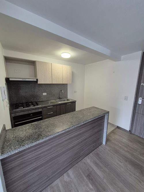 Apartamento de 3 alcobas en venta en Américas Central, Bogotá, 67 m² · foto 2 de 14