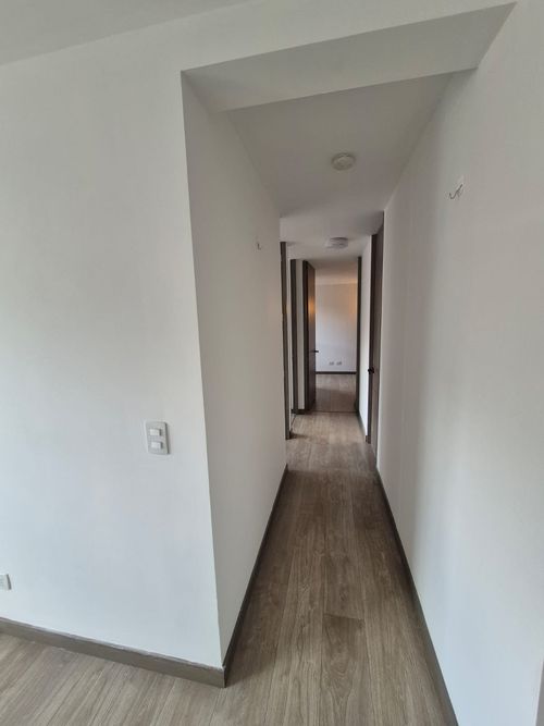 Apartamento de 3 alcobas en venta en Américas Central, Bogotá, 67 m² · foto 3 de 14