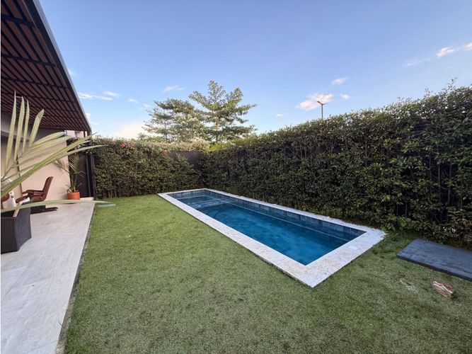 Casa de 4 alcobas en venta en Alfaguara, Jamundí, 205 m² · foto 2 de 17
