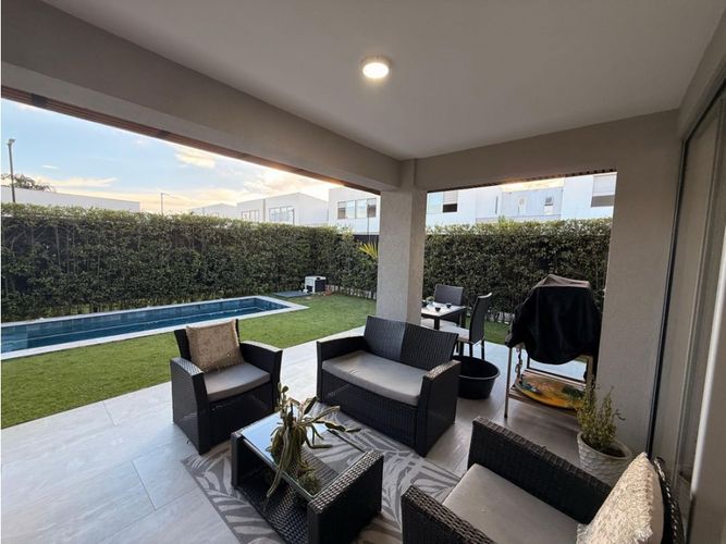 Casa de 4 alcobas en venta en Alfaguara, Jamundí, 205 m² · foto 4 de 17