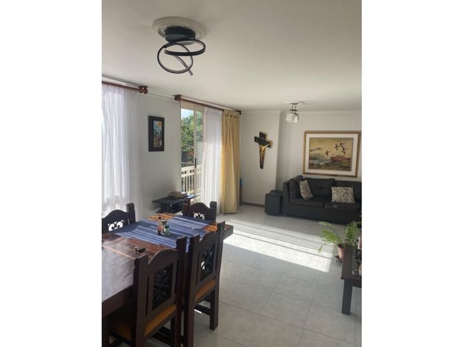 Apartamento de 4 alcobas en venta en Loma De Los Bernal, Medellín, 100 m² · foto 3 de 12