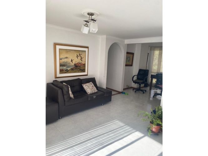 Apartamento de 4 alcobas en venta en Loma De Los Bernal, Medellín, 100 m² · foto 4 de 12