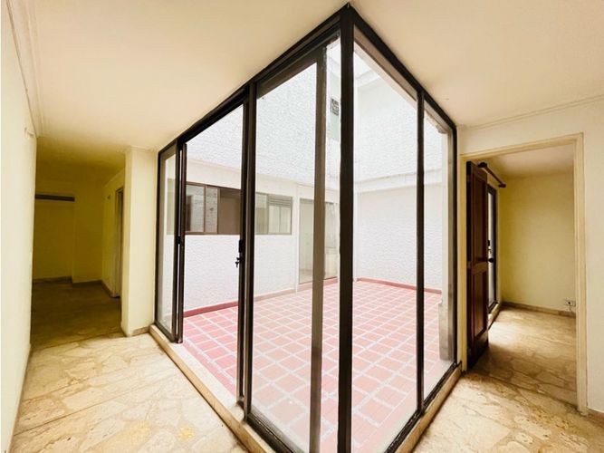 Apartamento de 4 alcobas en venta en Laureles, Medellín, 142 m² · foto 2 de 22