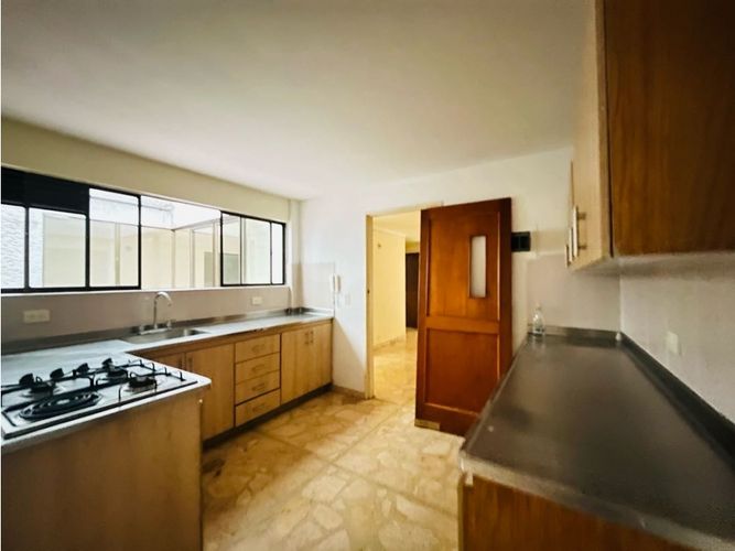 Apartamento de 4 alcobas en venta en Laureles, Medellín, 142 m² · foto 4 de 22