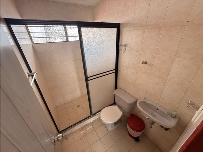 Casa de 9 alcobas en venta en Granada, Cali, 750 m² · foto 9 de 24