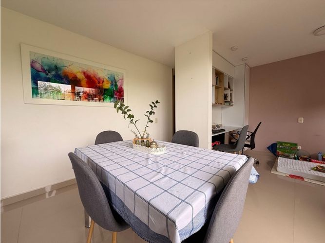Apartamento de 2 alcobas en venta en Cr. Los Naranjos, Jamundí, 63 m² · foto 2 de 10