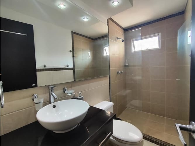 Apartamento de 2 alcobas en venta en Bellavista, Cali, 107 m² · foto 11 de 22