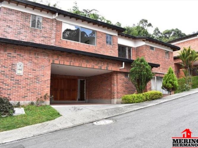 Casa de 5 alcobas en arriendo en El Poblado, Medellín, 250 m² · foto 2 de 24
