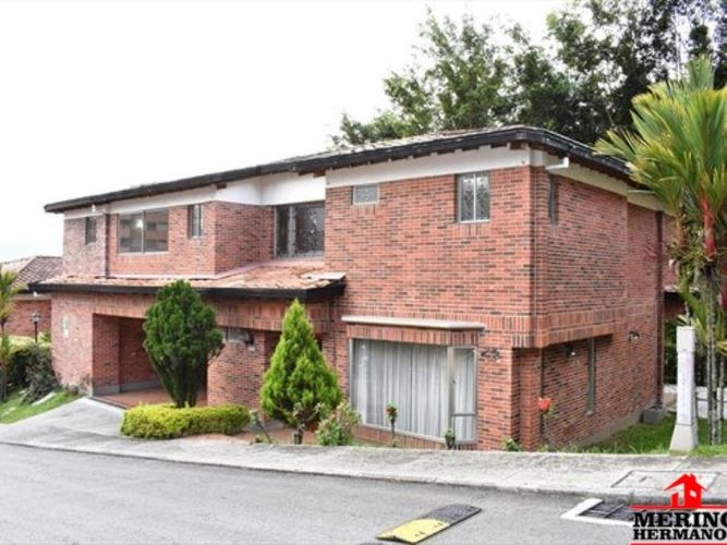 Casa de 5 alcobas en arriendo en El Poblado, Medellín, 250 m² · foto 3 de 24