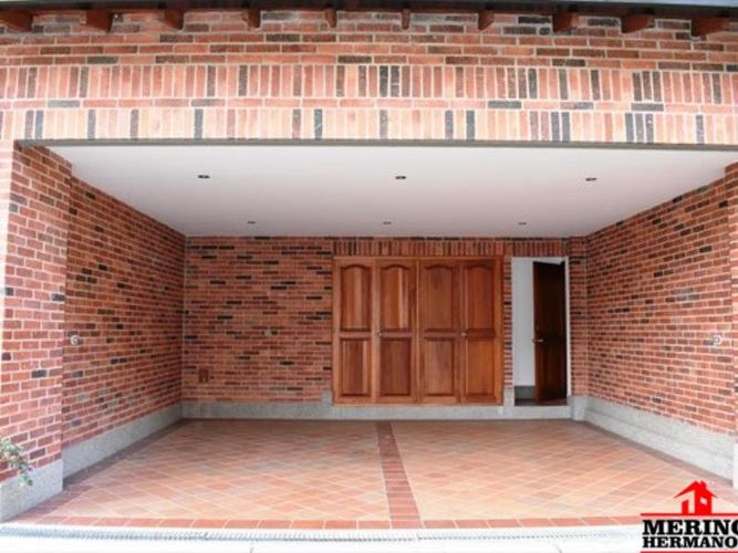 Casa de 5 alcobas en arriendo en El Poblado, Medellín, 250 m² · foto 4 de 24