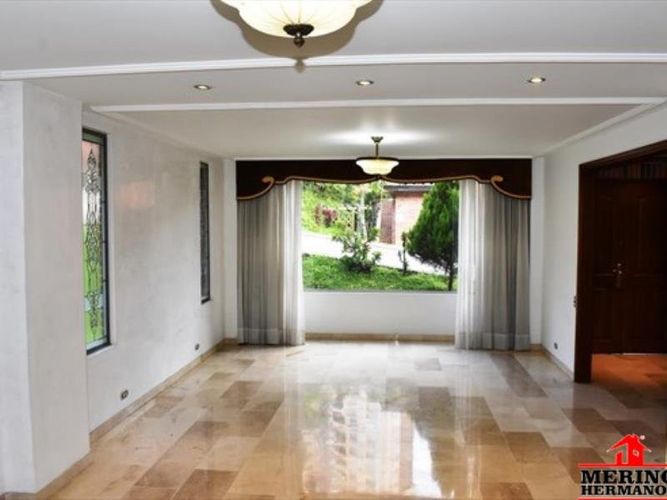 Casa de 5 alcobas en arriendo en El Poblado, Medellín, 250 m² · foto 7 de 24