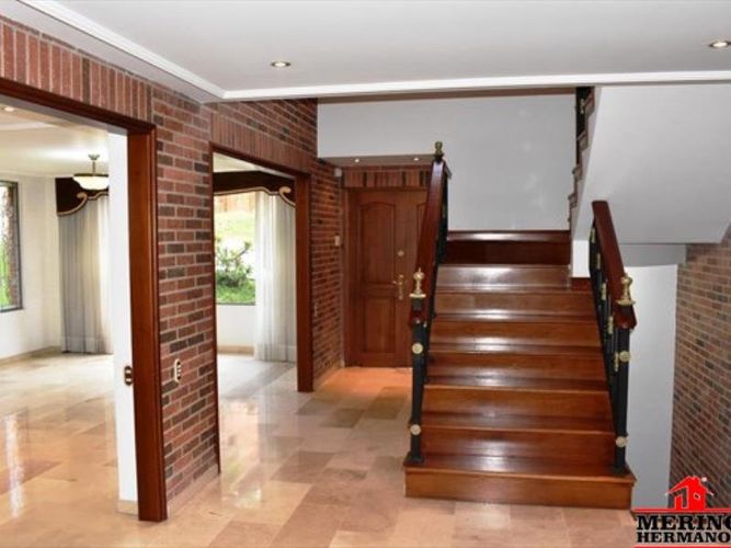 Casa de 5 alcobas en arriendo en El Poblado, Medellín, 250 m² · foto 9 de 24