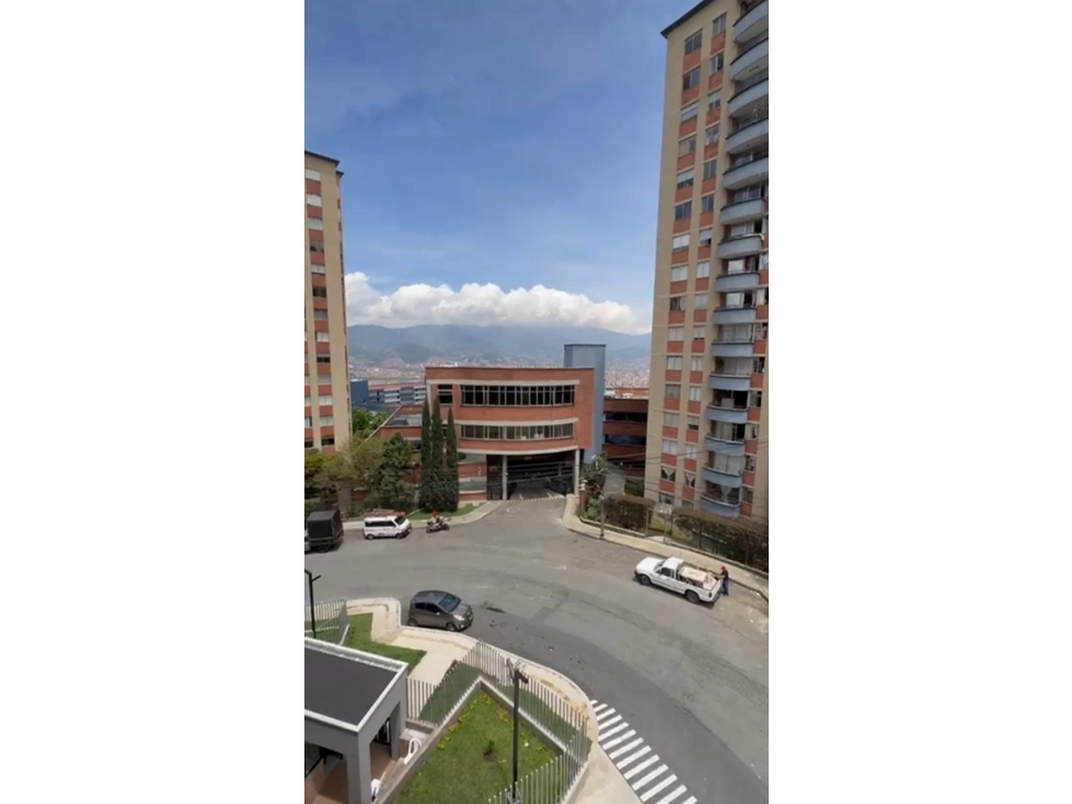 Apartamento en venta en Loma Del Indio, Medellín · foto 3 de 11
