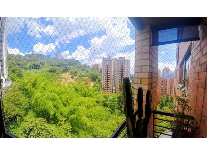 Apartamento de 3 alcobas en venta en Castropol, Medellín, 76 m² · foto 2 de 16