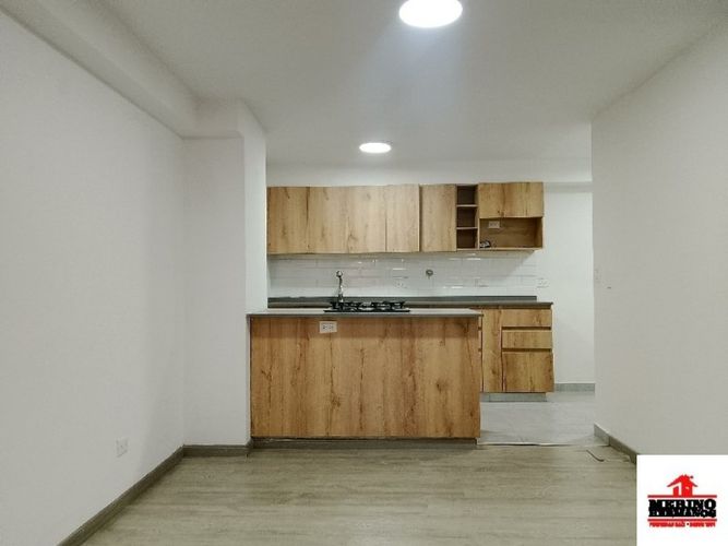 Apartaestudio en arriendo en El Poblado, Medellín, 75 m² · foto 4 de 24