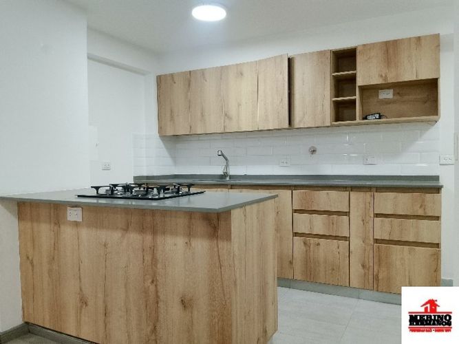 Apartaestudio en arriendo en El Poblado, Medellín, 75 m² · foto 10 de 24