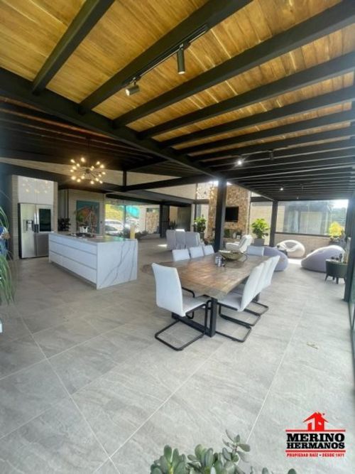 Casa de 3 alcobas en venta en El Retiro, 370 m² · foto 2 de 24