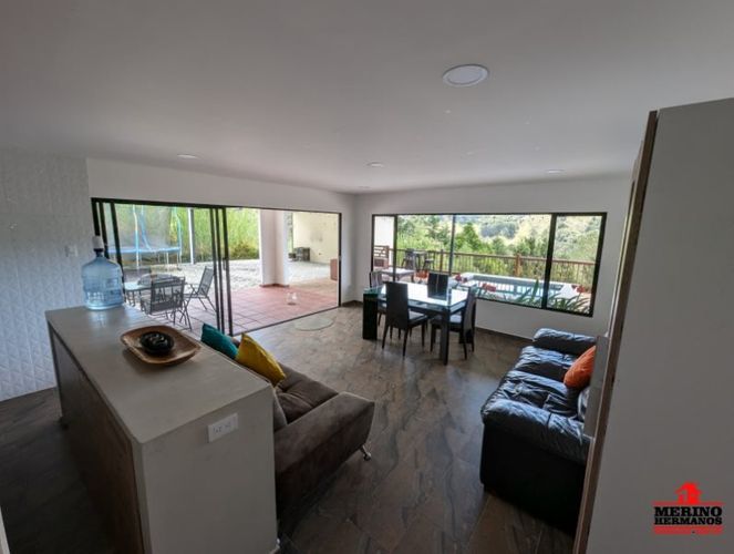 Casa de 3 alcobas en venta en Guarne, 200 m² · foto 3 de 24