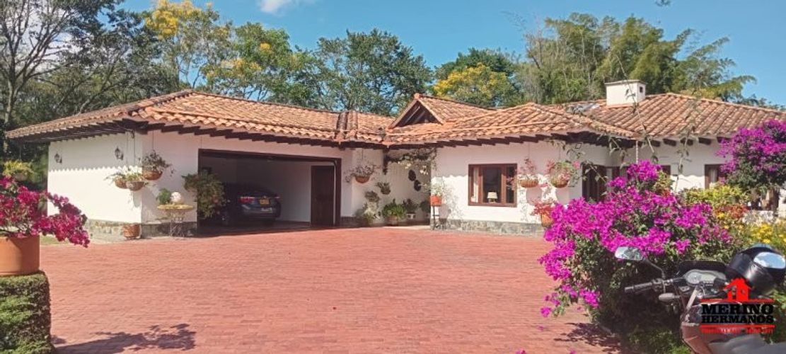 Casa de 4 alcobas en venta en Centro, Rionegro, 348 m² · foto 2 de 24