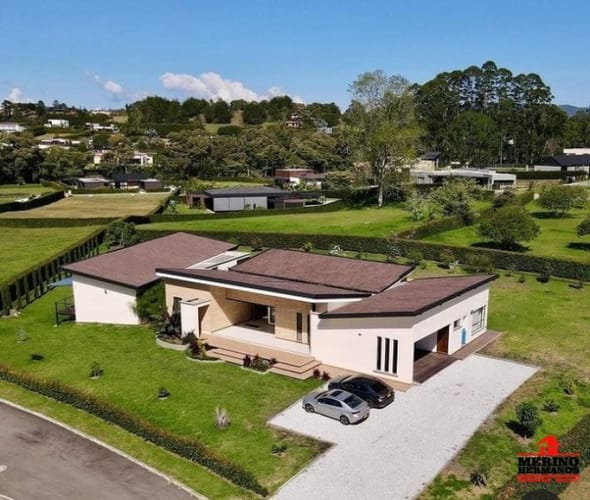 Casa de 4 alcobas en venta en Centro, Rionegro, 487 m² · foto 3 de 19