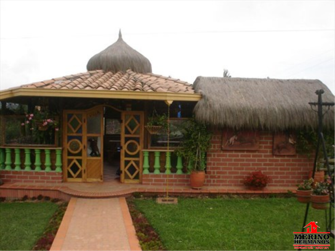 Casa de 4 alcobas en venta en Piedras Blancas, Guarne, 684 m² · foto 2 de 8