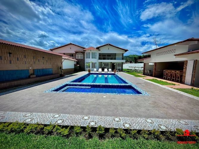 Casa de 5 alcobas en venta en Alto De La Virgen, Guarne, 550 m² · foto 2 de 24