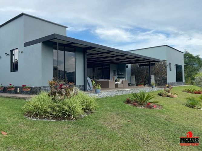 Casa de 3 alcobas en venta en Centro, Rionegro, 330 m² · foto 2 de 13