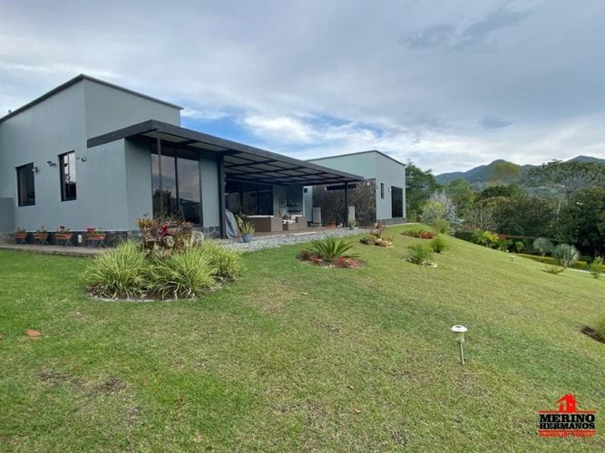 Casa de 3 alcobas en venta en Centro, Rionegro, 330 m² · foto 3 de 13