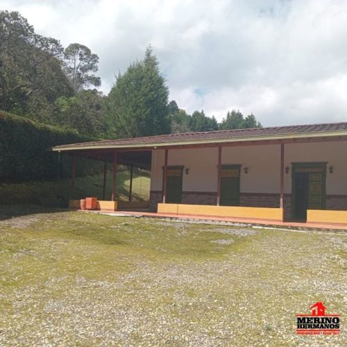 Casa de 3 alcobas en venta en Centro, Rionegro, 240 m² · foto 2 de 24