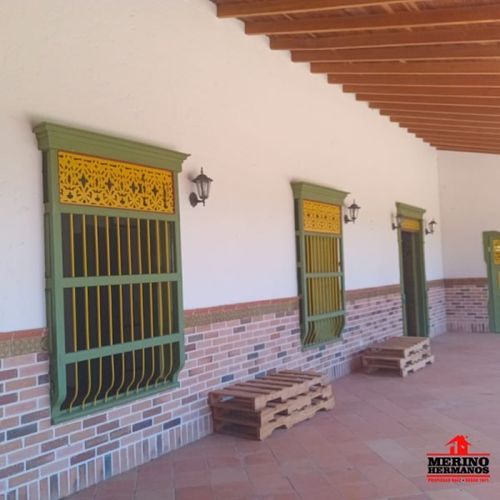 Casa de 3 alcobas en venta en Centro, Rionegro, 240 m² · foto 3 de 24