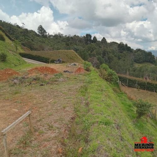 Lote en venta en La Clara, Guarne, 2313 m² · foto 2 de 24