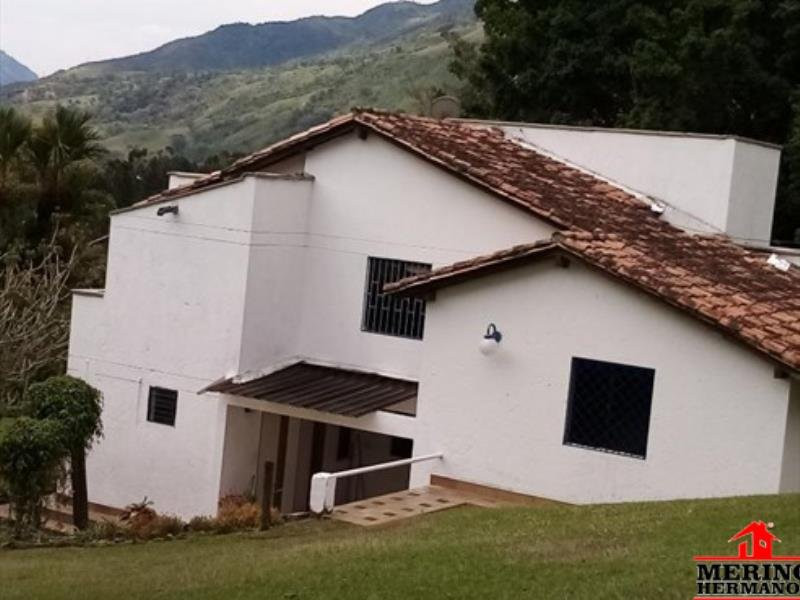 5BR Country House in Centro (280 m²) for Sale